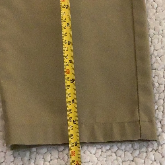 Men’s Dockers khakis 32 x 30. Flat front.  Front & back pockets. See pictures. - Picture 8 of 9
